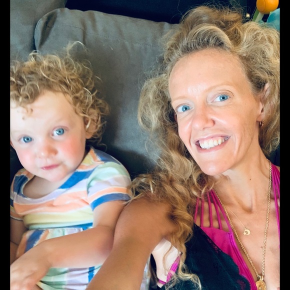 Meet your Posher, Christina Jane - Picture 1 of 3